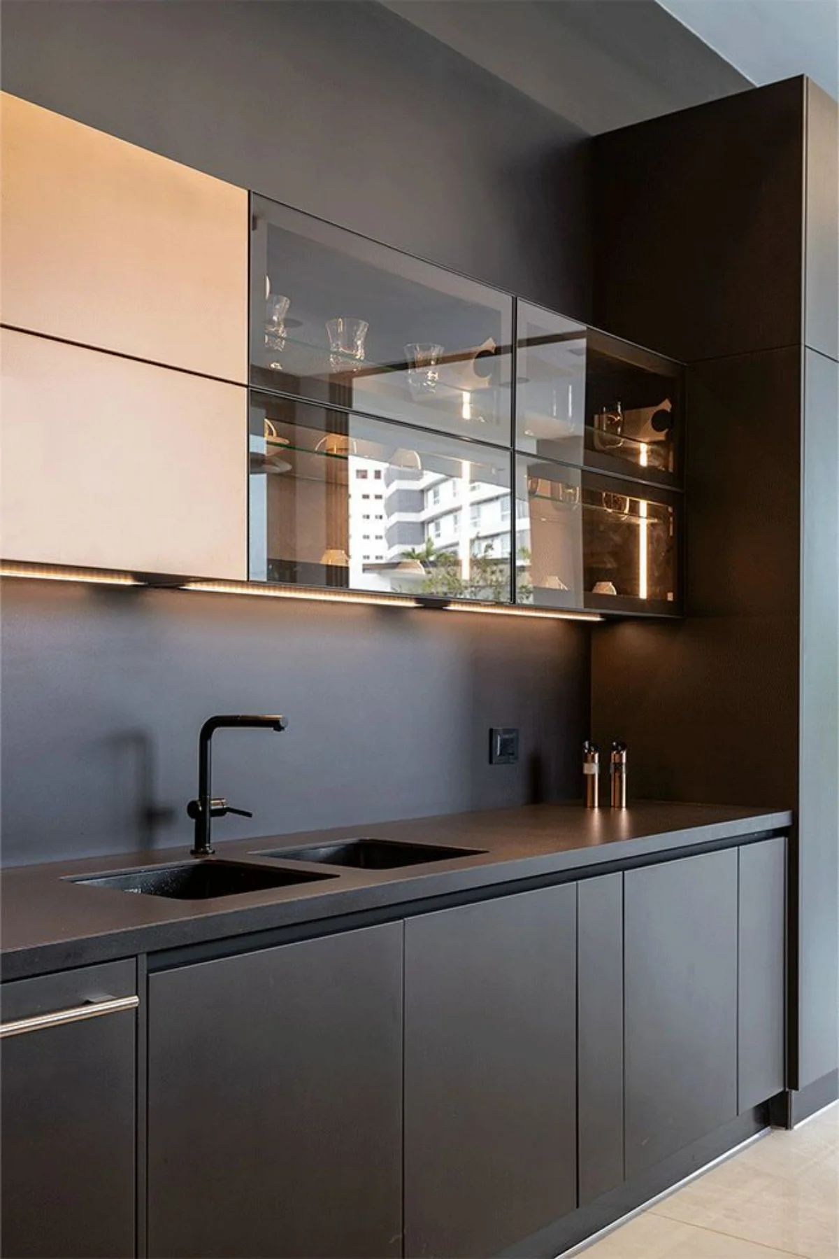 ترکیب کابینت ام دی اف طوسی با شیشه