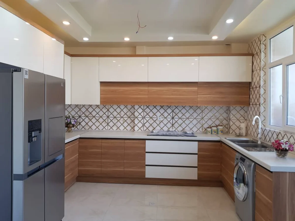 کابینت ام‌دی‌اف سفید و قهوه‌ای چوبی