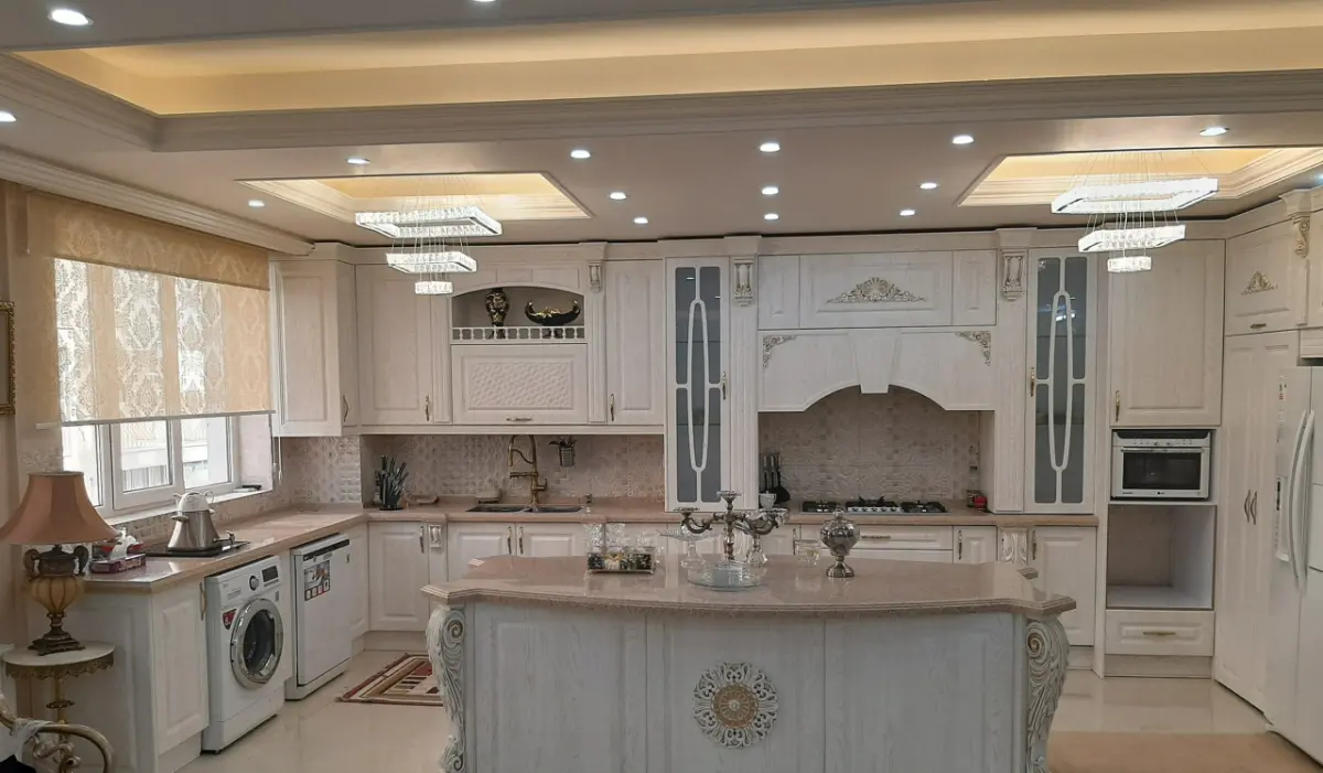 کابینت و جزیره ممبران کلاسیک سفید طلایی
