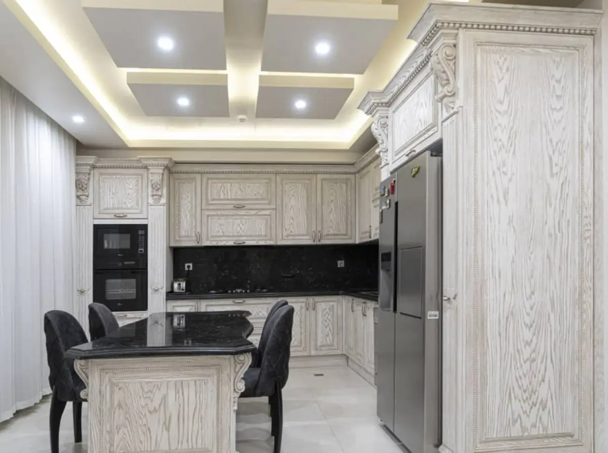 کابینت چوبی سفید کلاسیک