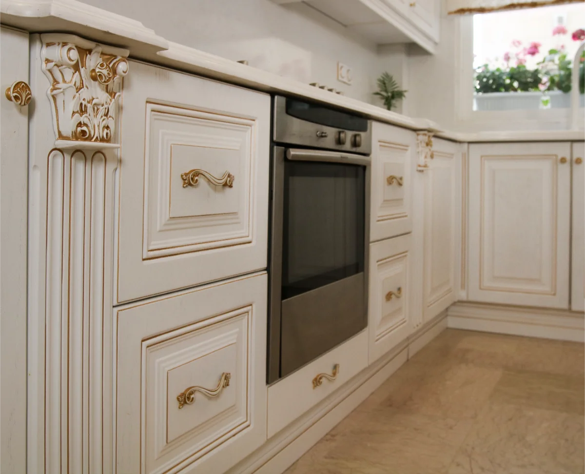 درب کابینت روکش چوب کلاسیک سفید طلایی