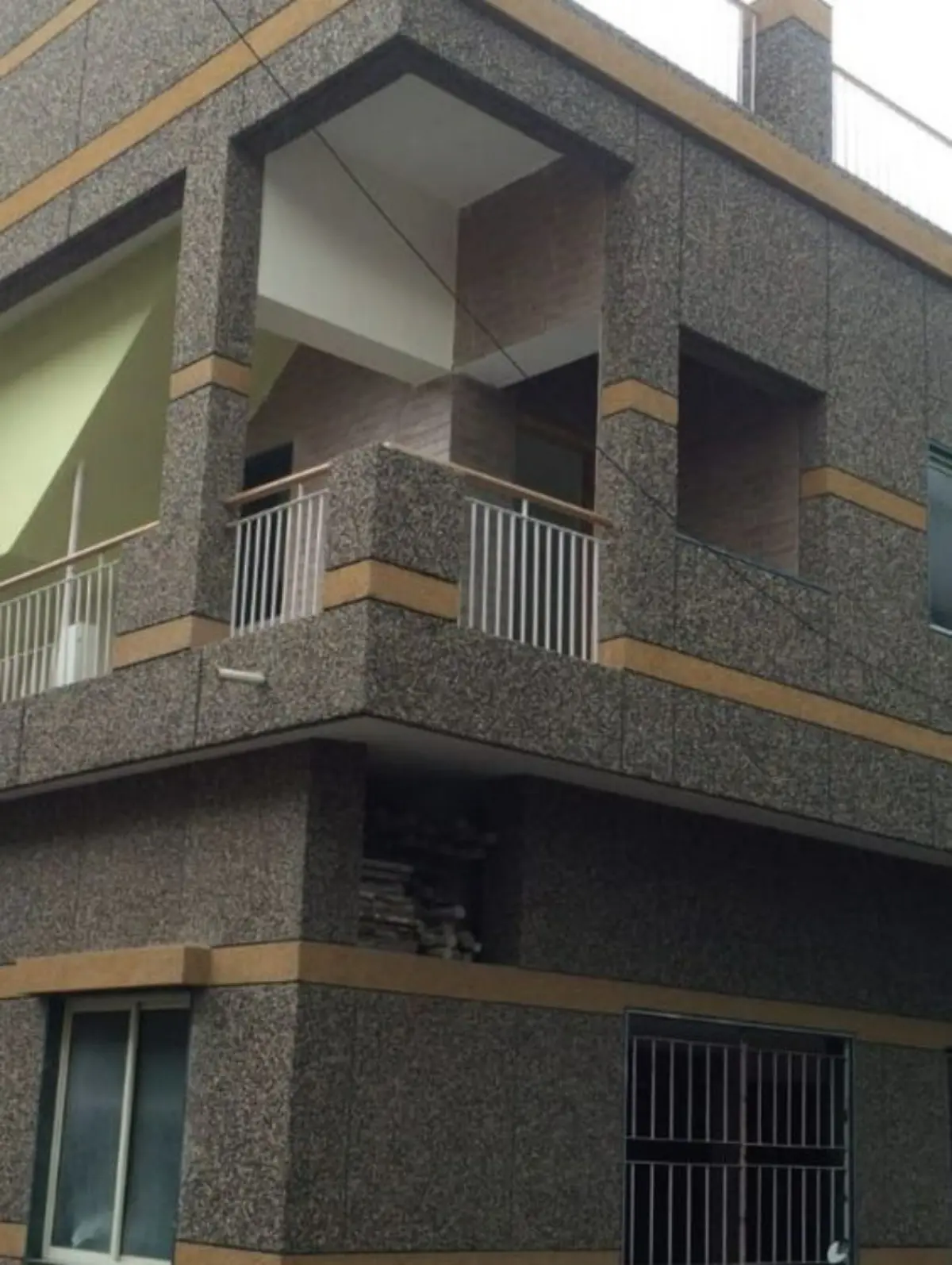 سنگ گرانیت مشکی طلایی برای نما