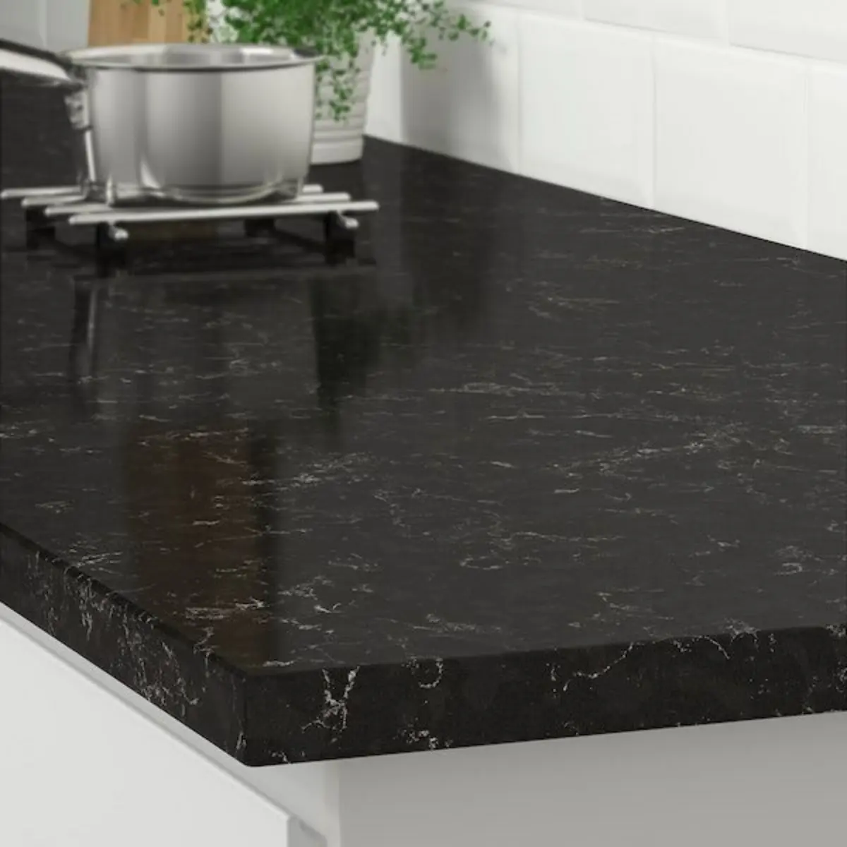 صفحه کابینت مشکی gst با رگه سفید