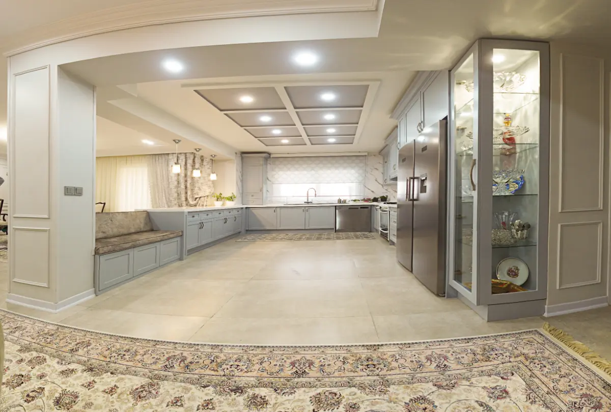 کابینت نئوکلاسیک پلی اورتان طوسی کمرنگ با کابینت ویترینی