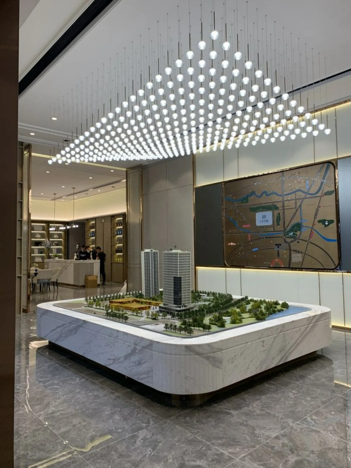 ویترین محصولات در لابی اداری و قراردادن ماکت در لابی