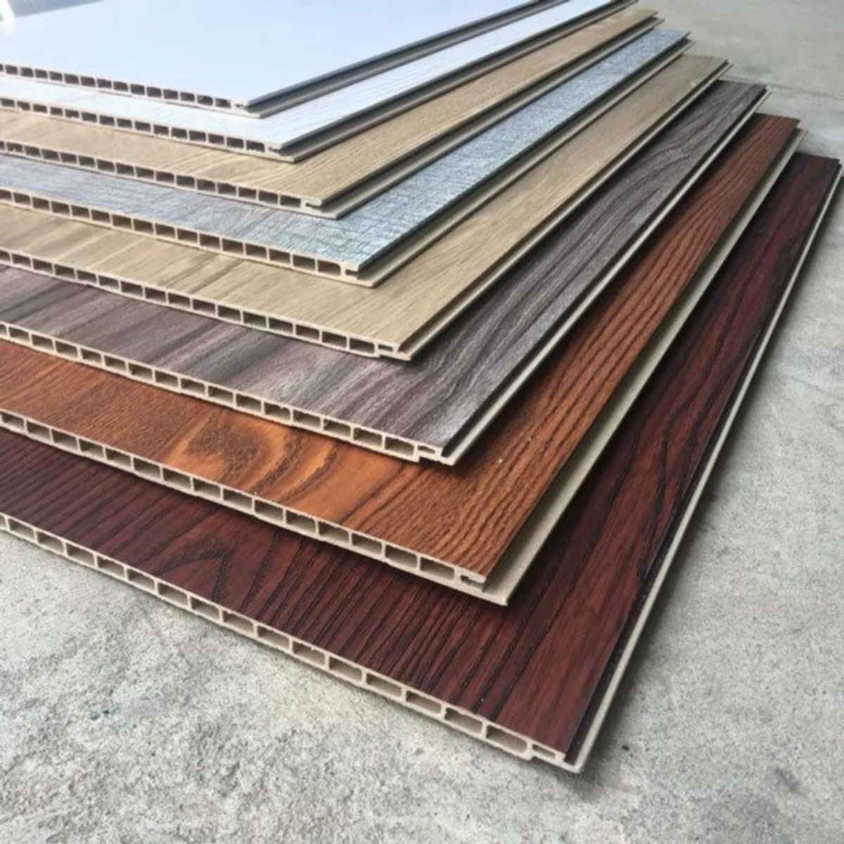 صفحه کابینت پی وی سی تو خالی یا سلولی با طرحهای مختلف روکش از جمله روکش طرح چوب و ساده