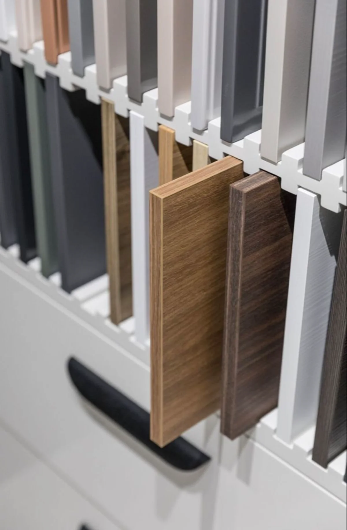 صفحه کابینت پی وی سی با انواع روکشهای متنوع در طرحهای چوبی و ساده و در رنگهای گوناگون