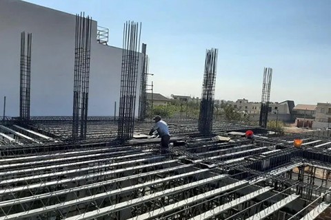 مراحل اجرای سقف عرشه فولادی از نصب ورق تا بتن ریزی