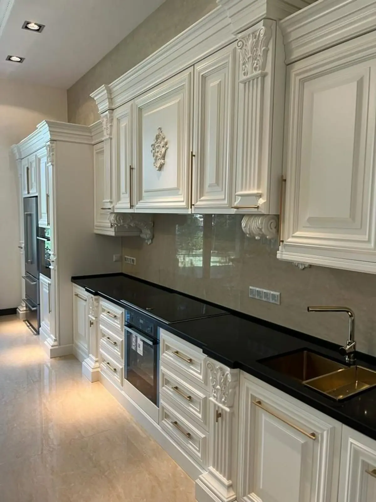 کابینت کلاسیک سفید