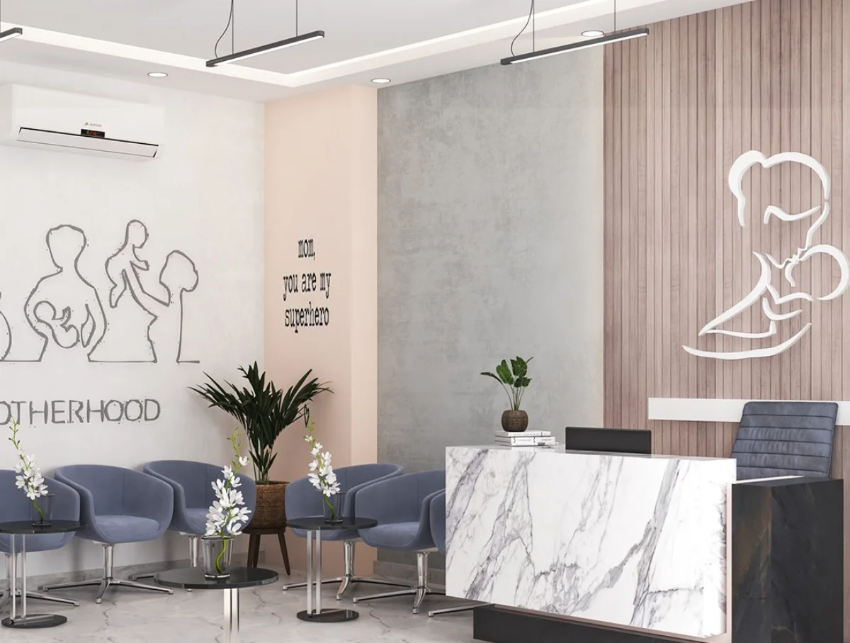 دکوراسیون مطب زنان و زایمان با میز کانتر سنگی سفید و صندلی آبی