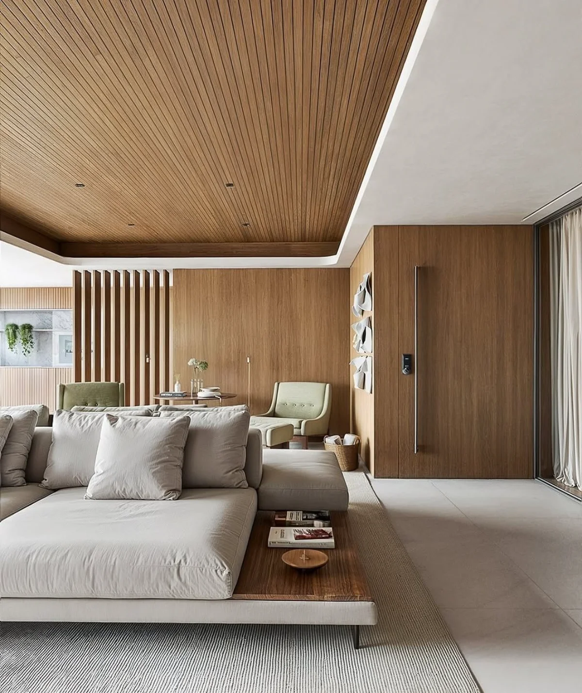 ترکیب کناف و چوب در سقف پذیرایی