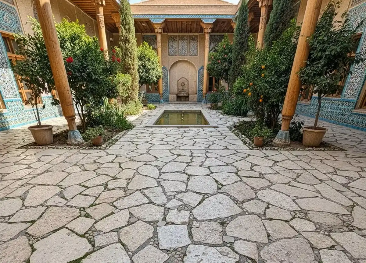 حیاط با فضای باغچه و درختان، با کف سازی انجام شده از سنگ مالون نامنظم