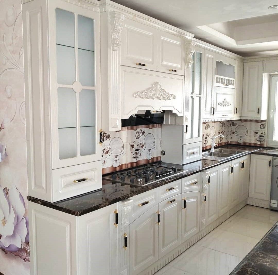 کابینت ممبران گردویی با منبت کاری و دستگیره های طلایی