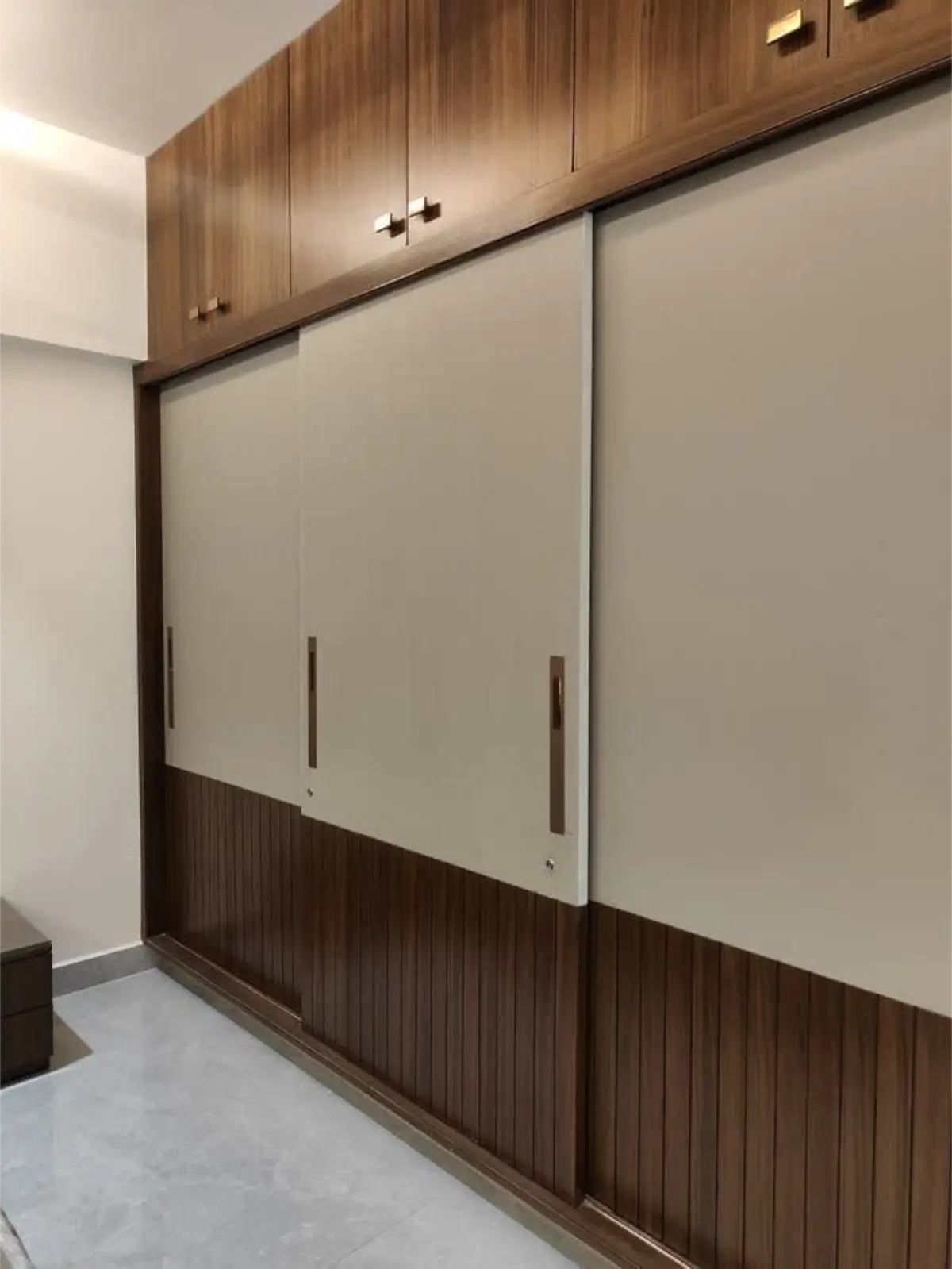 کمد دیواری ام دی اف ملامینه طرح چوب و سفید ریلی