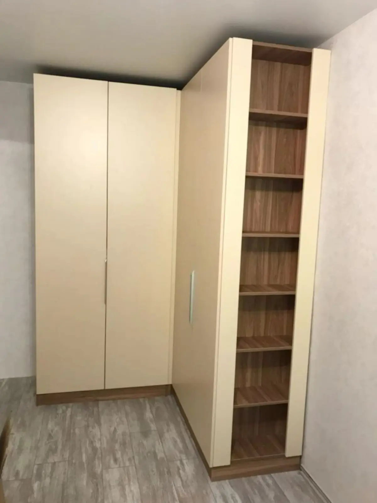 کمد دیواری کنج کرم قهوهای