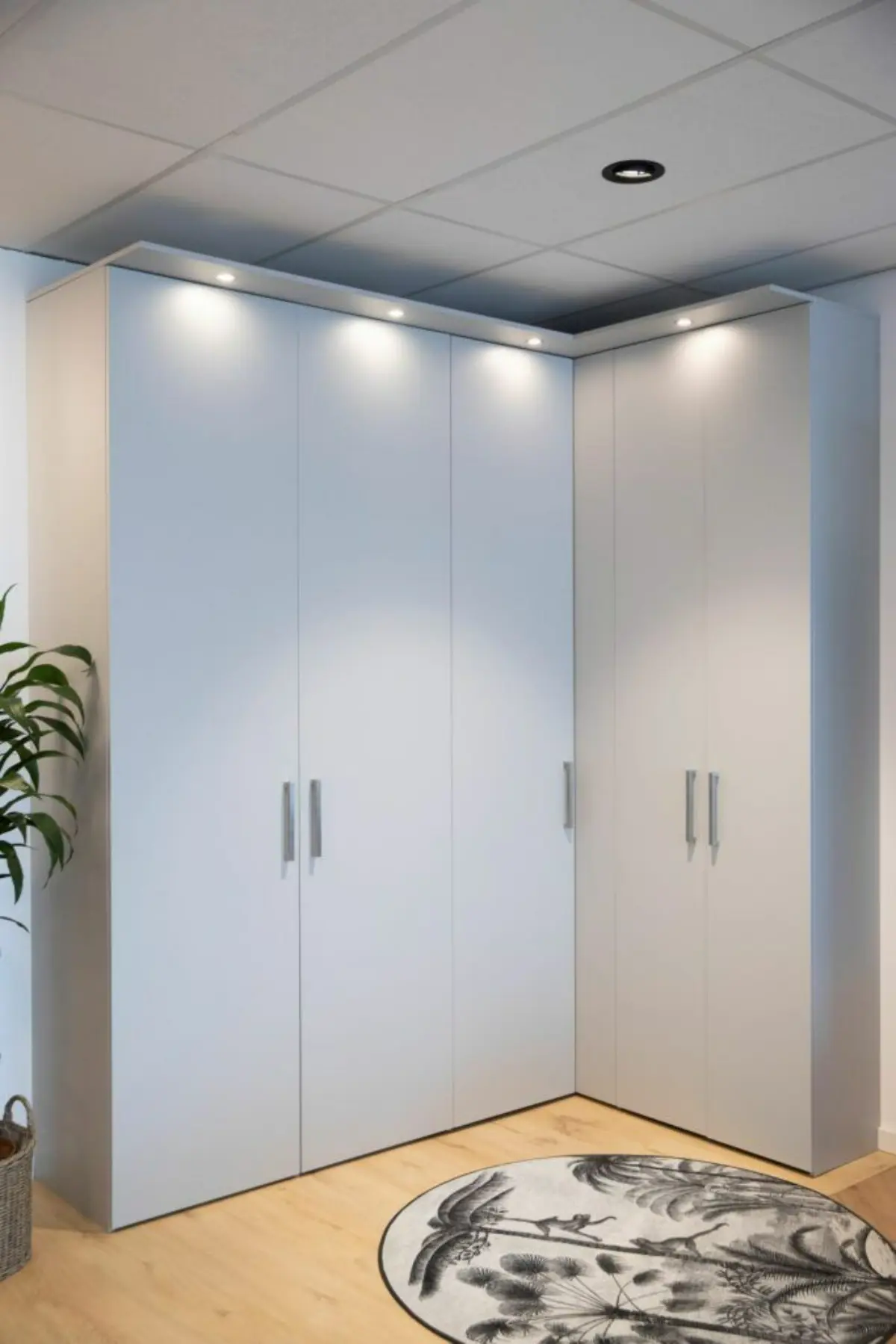 کمد دیواری کنج سفید