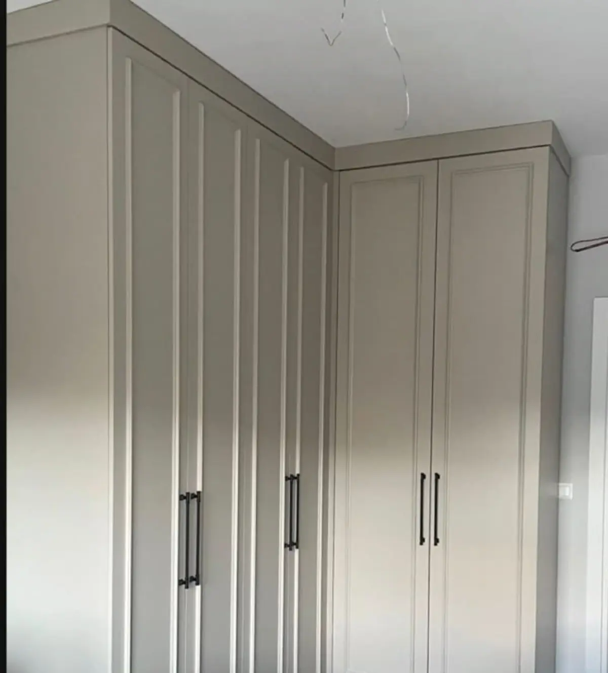 کمد دیواری کنج سفید نئوکلاسیک