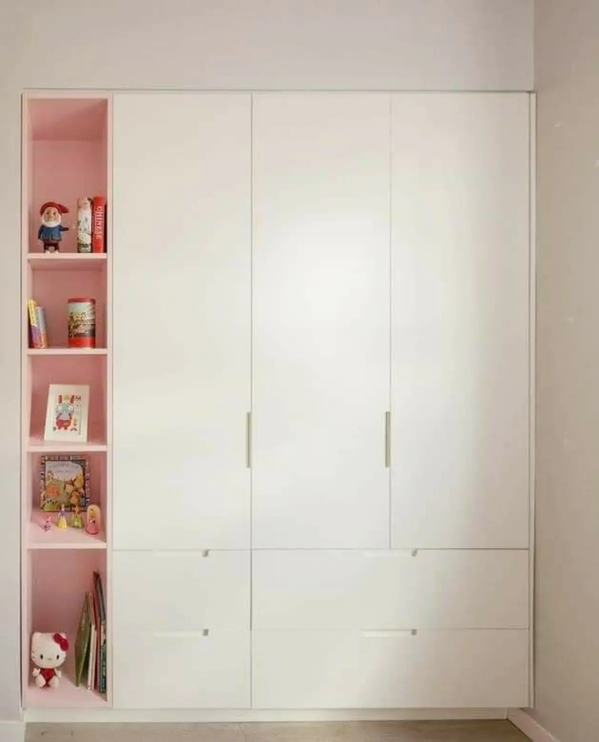 کمد دیواری با کتابخانه باریک سفید صورتی مدرن