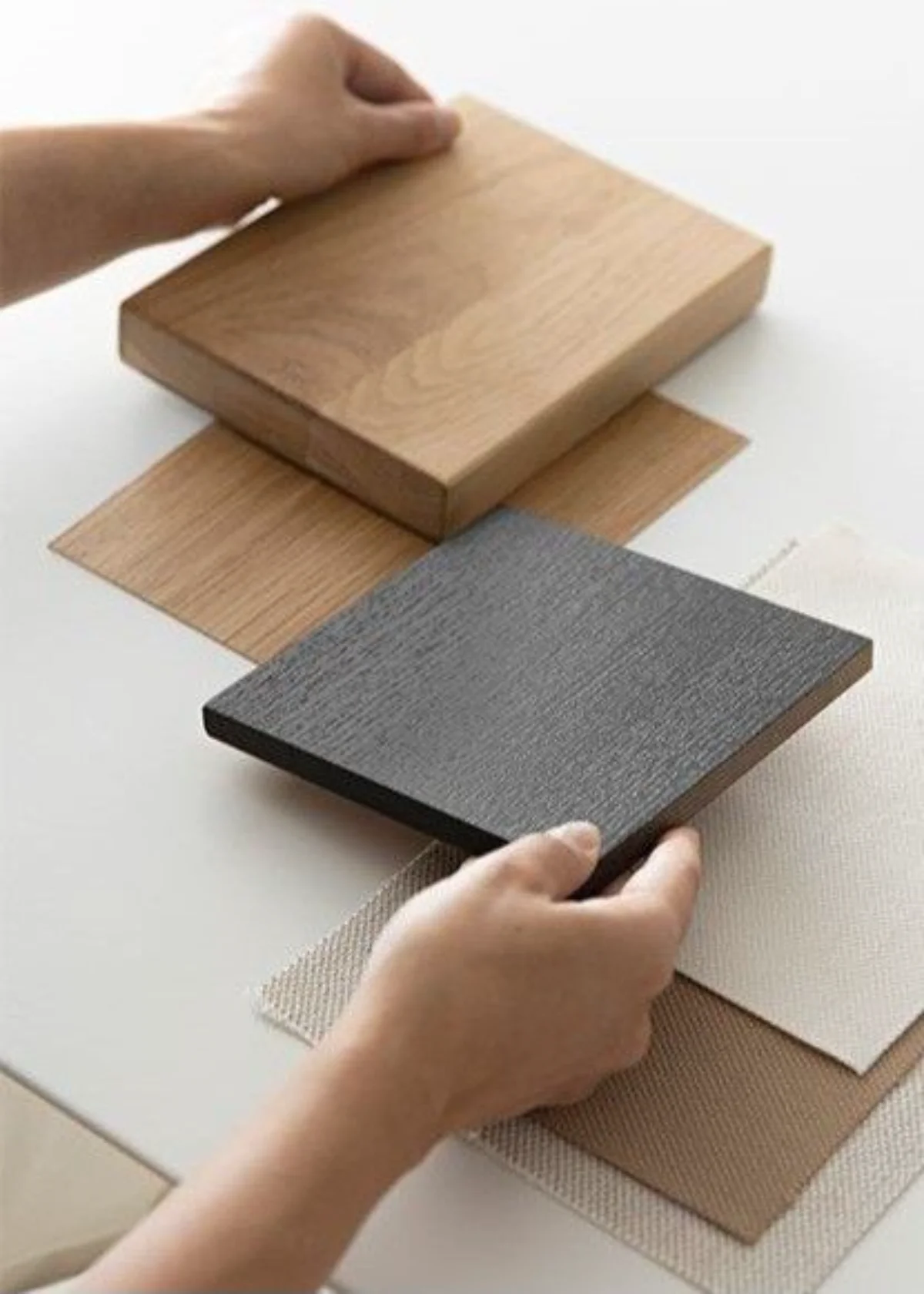 صفحه کابینت شرکتی در ضخامت و در دو رنگ قهوهای طرح چوب و مشکی طرح برجسته