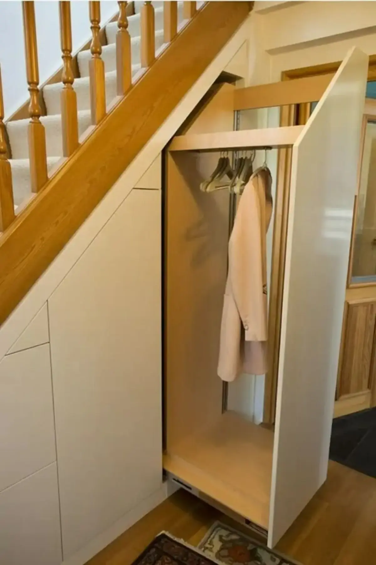 کمد دیواری زیرپله هایگلاس سفید