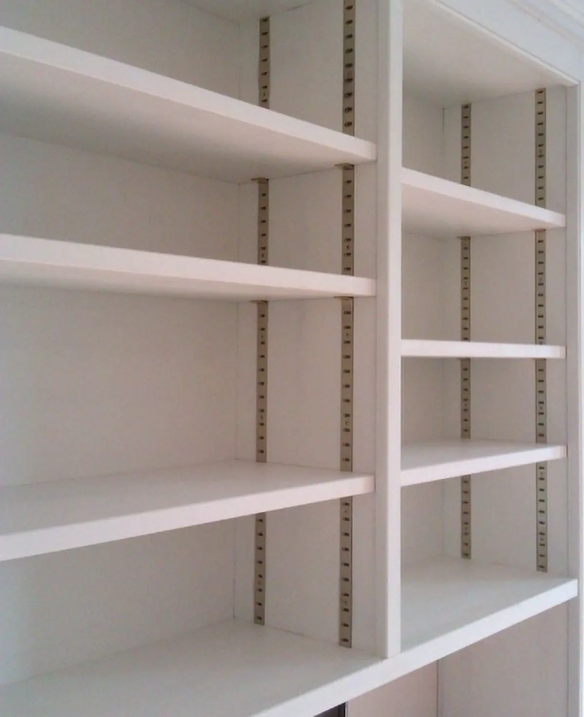 قفسه بندی قابل تنظیم کمد دیواری سفید