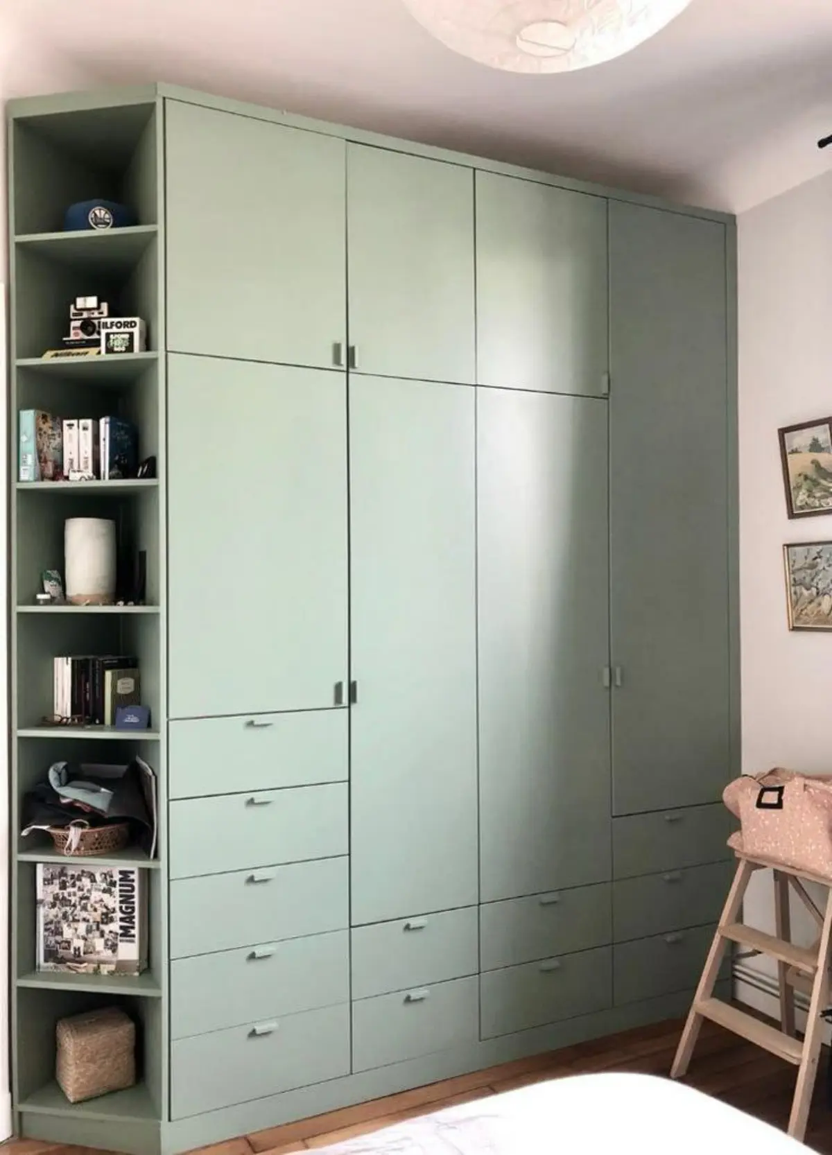 کمد دیواری و کتابخانه طوسی مدرن