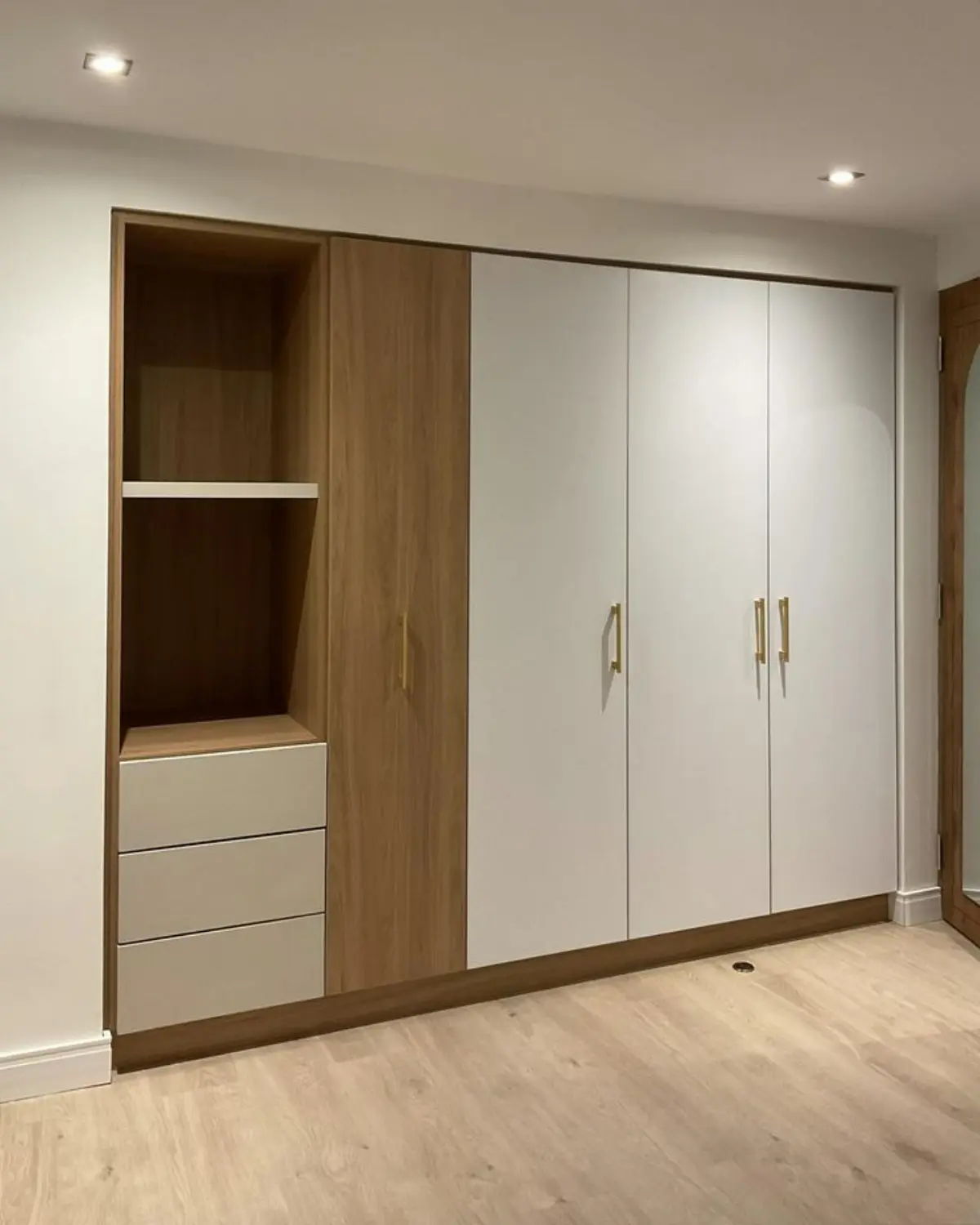 کمد دیواری ام دی اف سفید چوبی مدرن با کشو