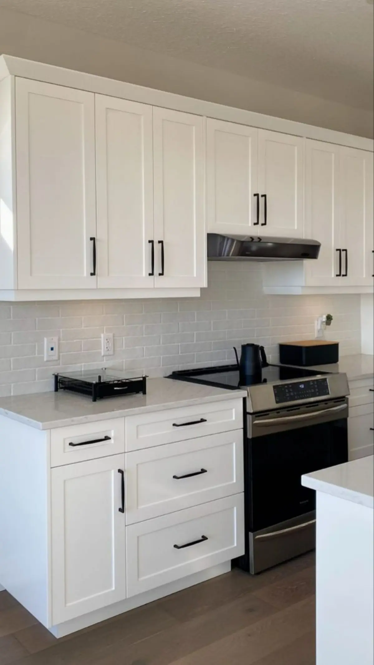 کابینت پی وی سی نئوکلاسیک سفید