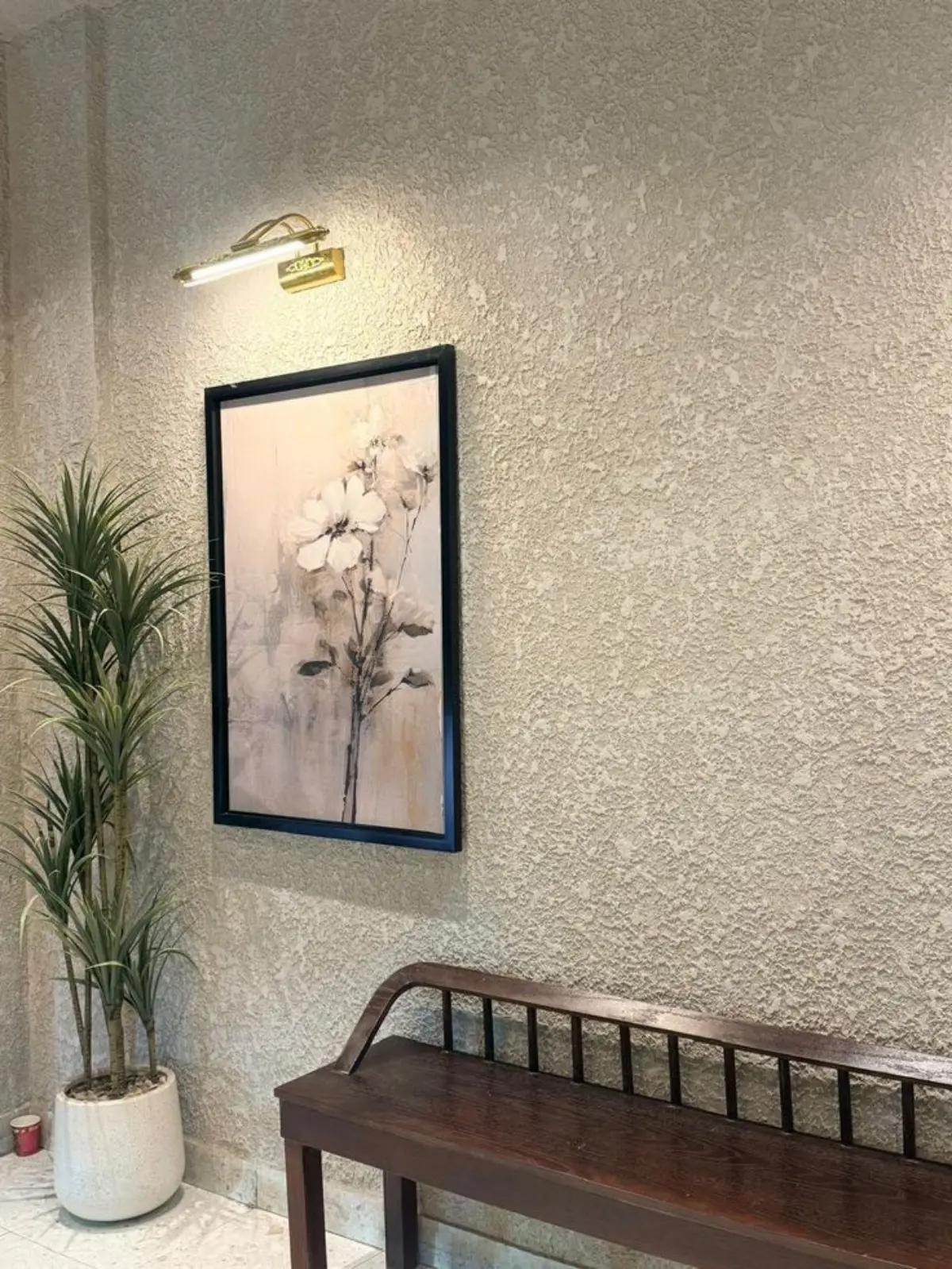 کنتیکس سفید برای دیوار داخل خانه