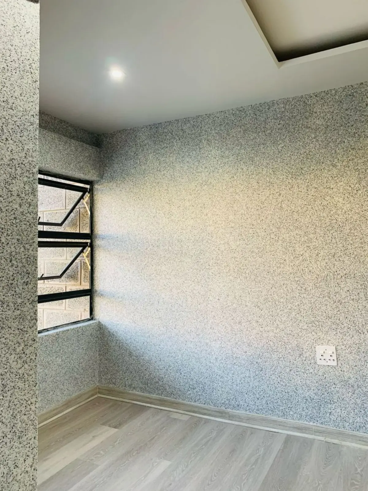 کنتیکس سفید مشکی